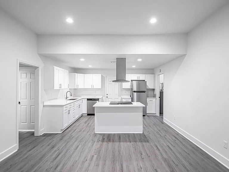 306 S Schiller St — Photo 2