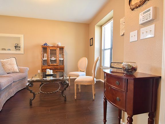 3rd image of 203 Briarwood Dr