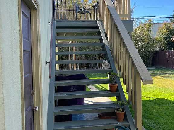 4th image of 309 1/2 N Newport Ave
