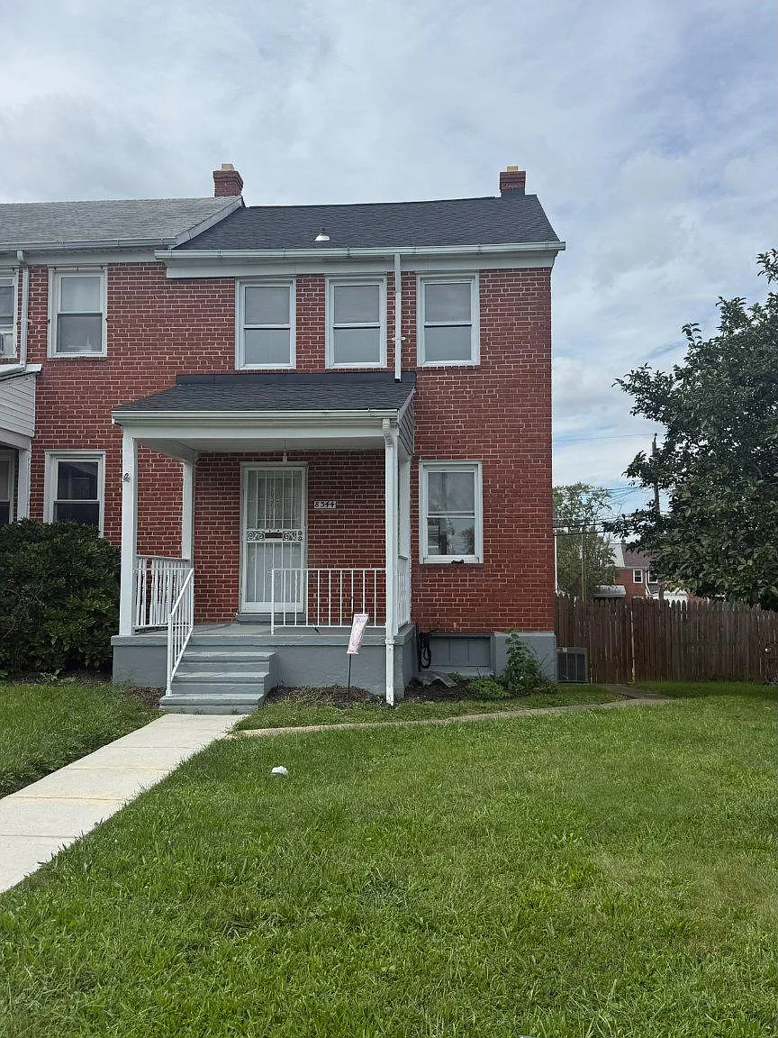 3 bed, 2.0 bath, 1260 sqft, $2,000 — Photo 1