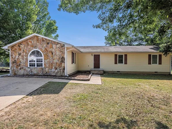 104 Timbermill Cir, Carrollton, GA 30116