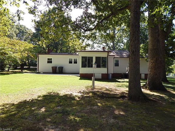 4th image of 2226 Oak Hill Dr