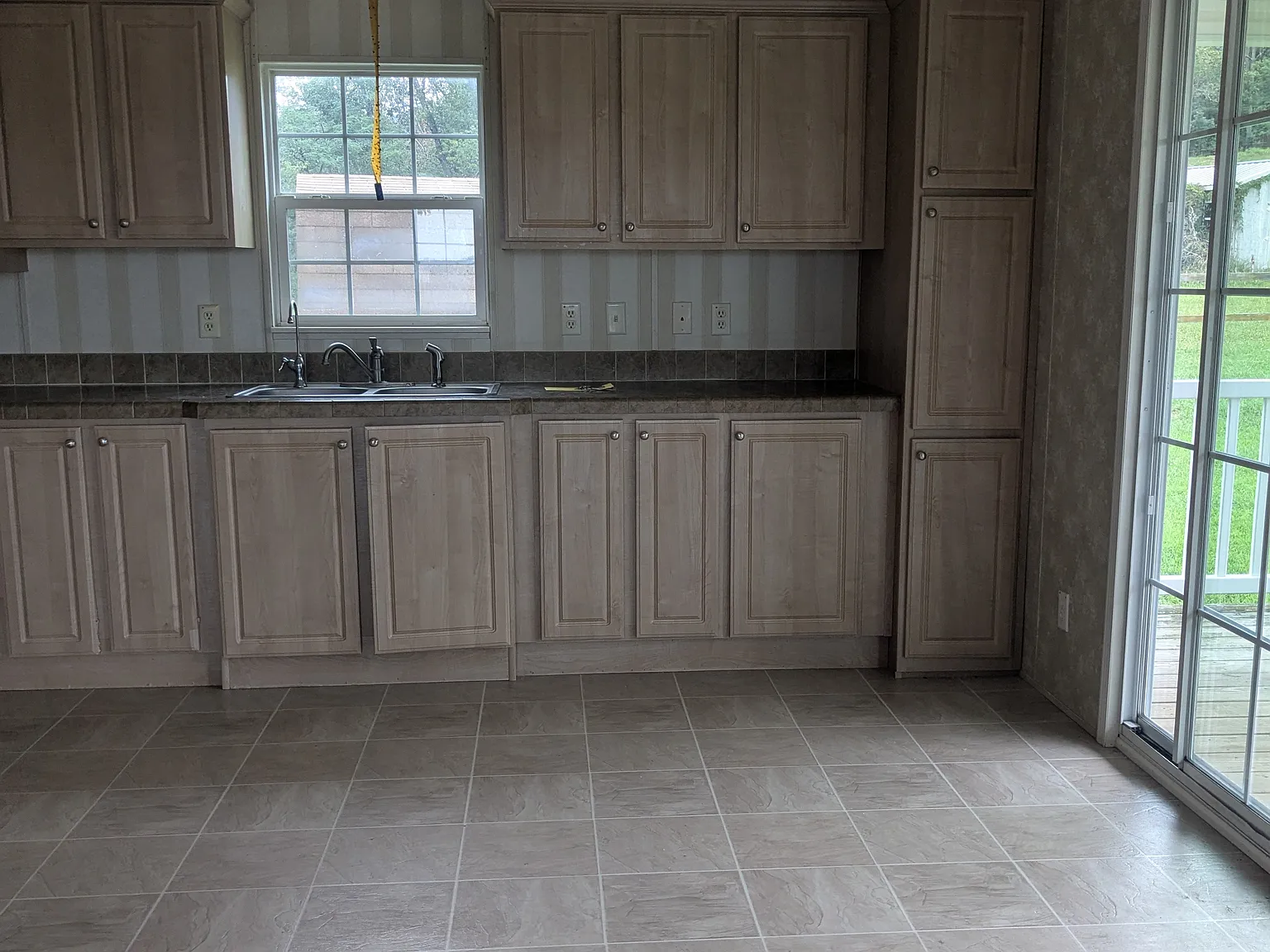 2 bed, 1056 sqft, $1,300 — Photo 4