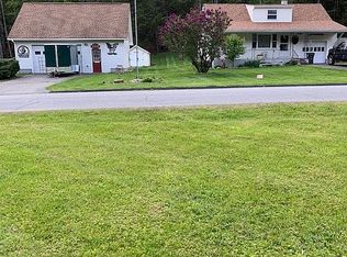 122 Moon Valley Rd, Milford, PA 18337