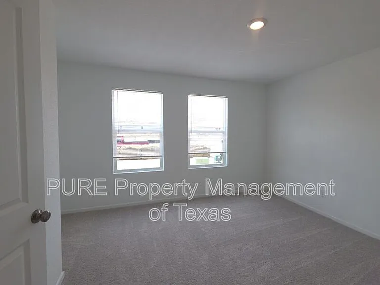 313 Stratus Ln — Photo 29