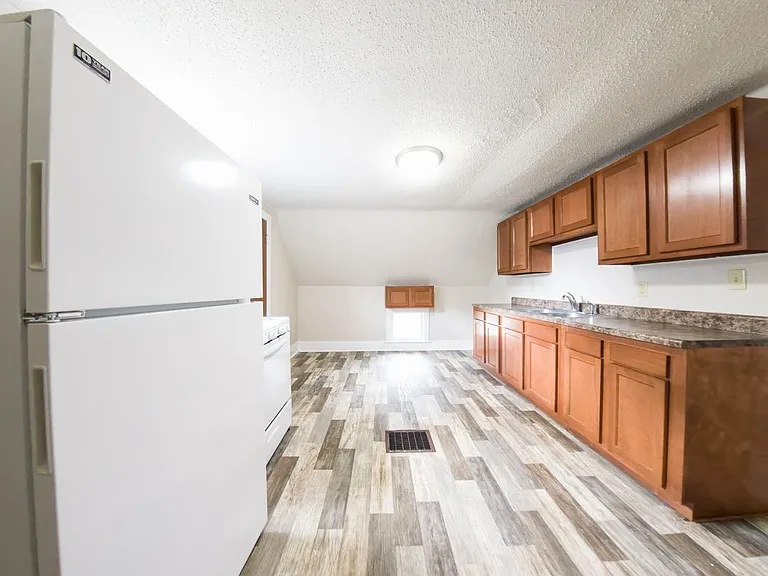 501 E Lincoln Way — Photo 5