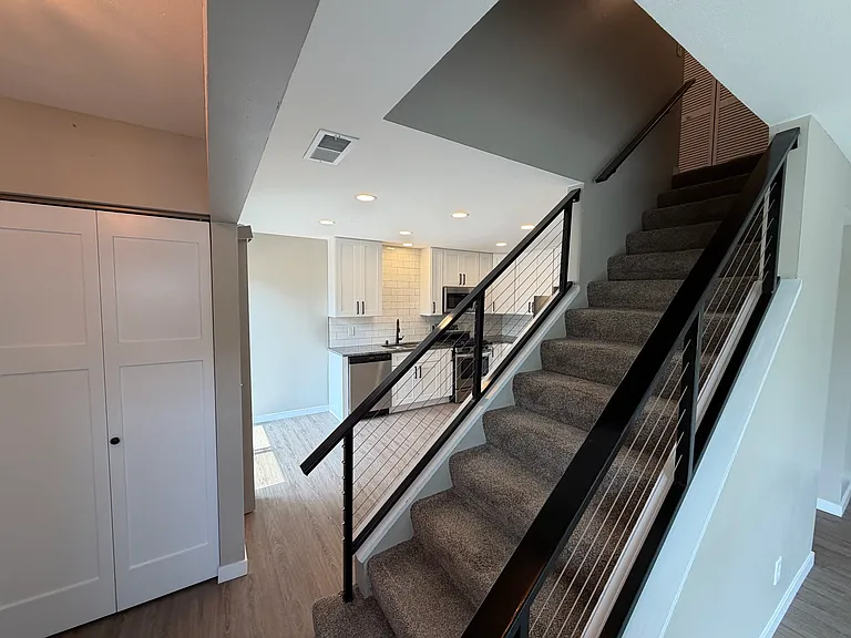 543 East Blf — Photo 2
