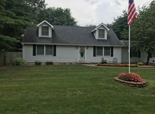 215 Country Lake Rd, Springfield, IL 62711