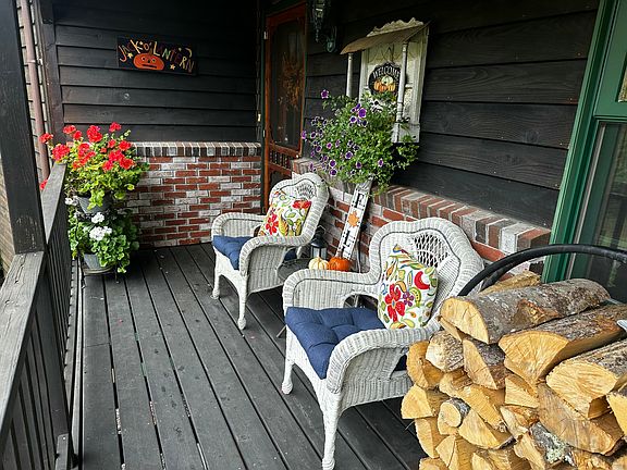 4th image of 555 Hinckley Road