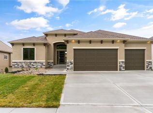 4367 NE Hideaway Dr, Lees Summit, MO 64064