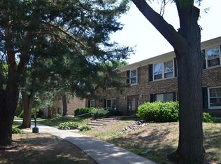 806 Old Settlers Trl APT 3, Hopkins, MN 55343
