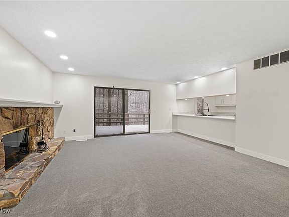 4th image of 18015 Cliffside Dr #4942