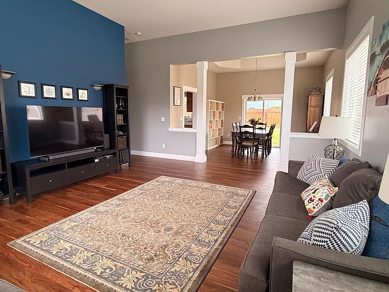3709 W 7th St — Photo 4