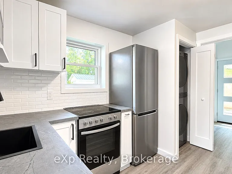 265 College St W #REAR — Photo 6