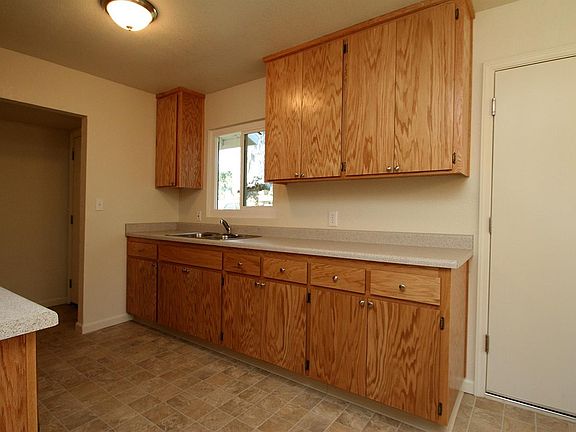 5th image of 3744 E Clay Ave