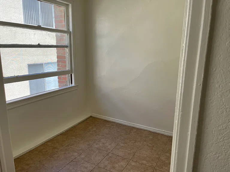554 S Hobart Blvd #307 — Photo 6