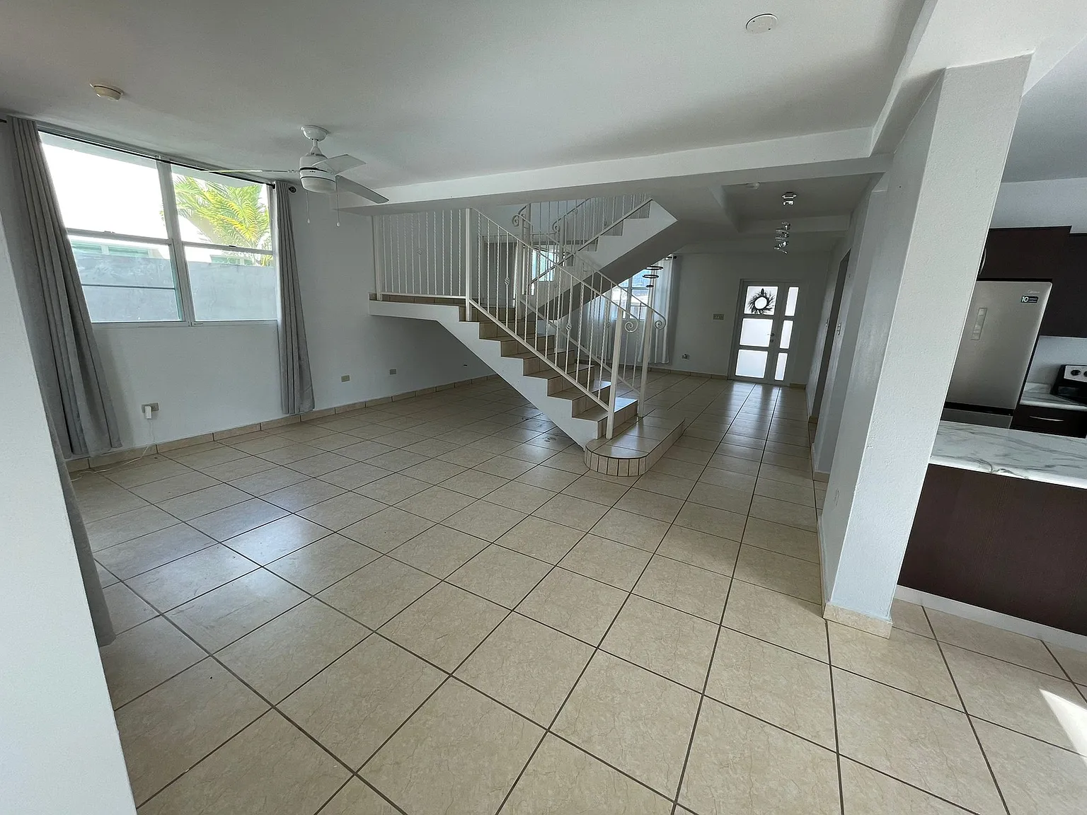 4 bed, 2900 sqft, $3,300 — Photo 4