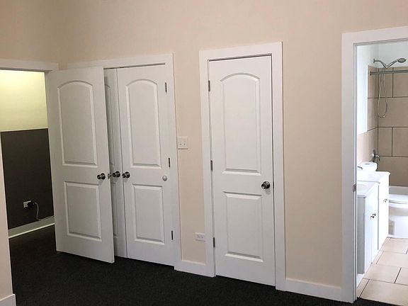 4th image of 6016 S Prairie Ave #1S