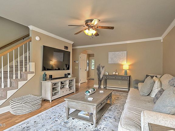 3rd image of 218 Cedar Creek Rd APT 2