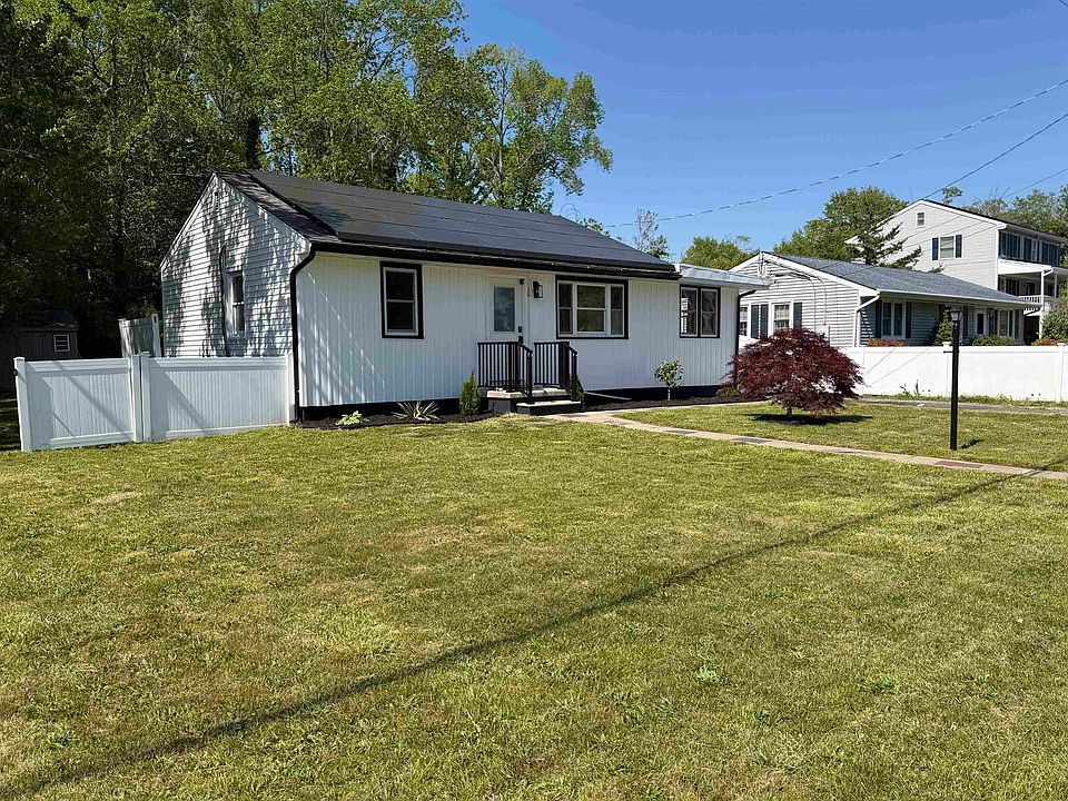 1st image of 10 Susan Ln
