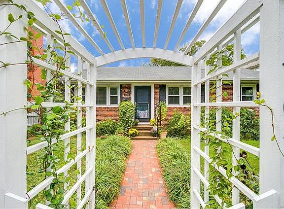 2nd image of 3104 Garrett St