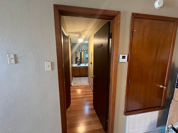 4th image of 630 E Aspen St