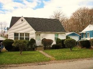 142 Fenner Ave, Middletown, RI 02842