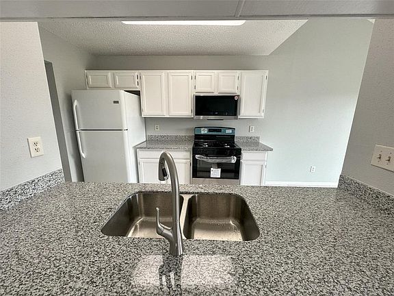 5th image of 2602 Townhall Ln