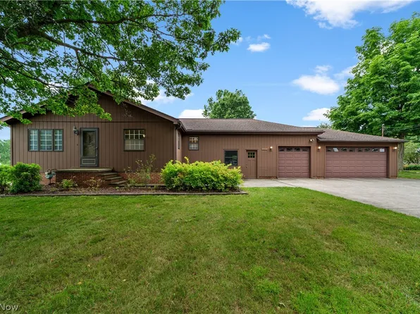 3413 Akins Rd, North Royalton, OH 44133