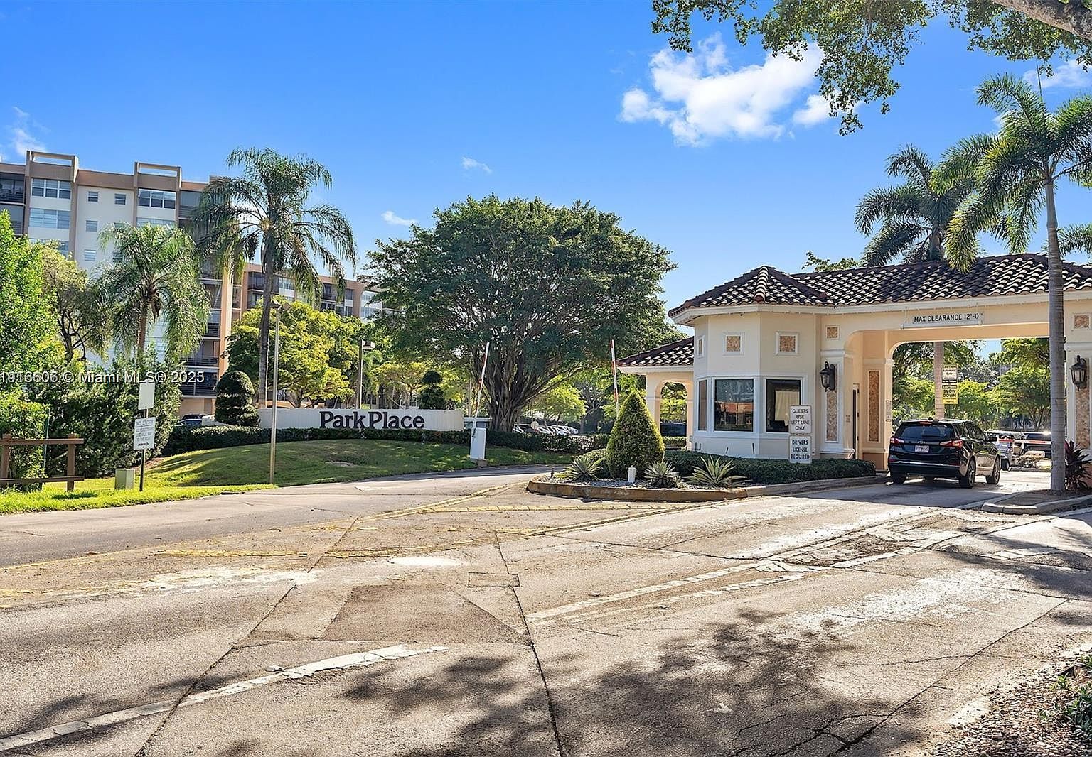 1300 Saint Charles Pl APT L12