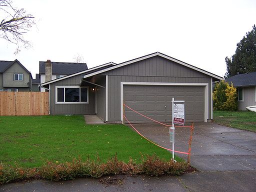 1st image of 1824 SE Gerhard Dr