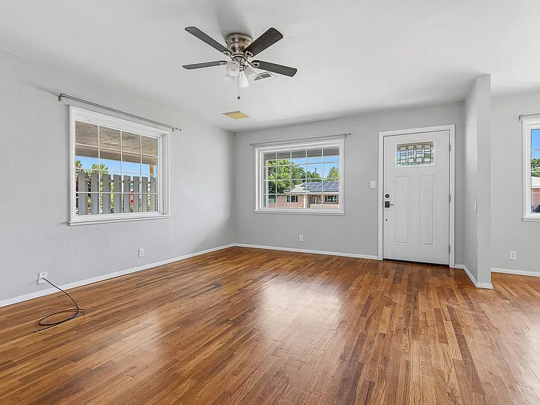 2300 Aspen Dr — Photo 3