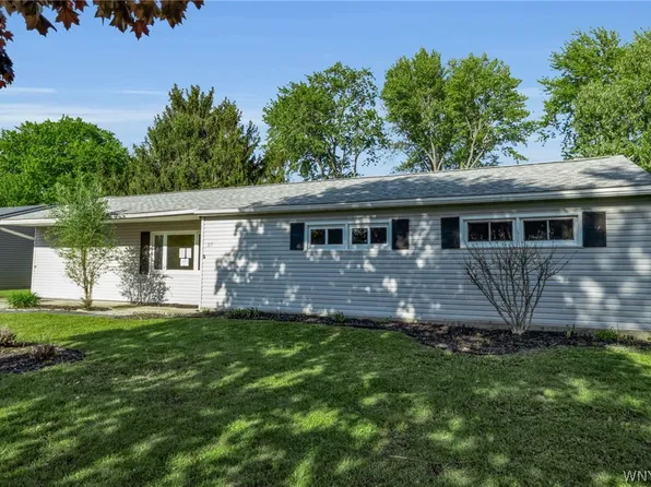 23 Alys Dr E, Depew, NY 14043