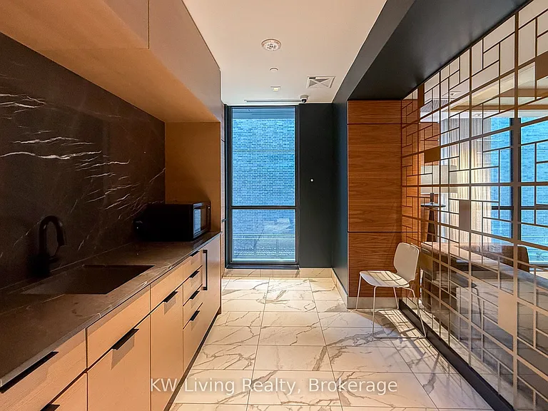 327 King St W #1302 — Photo 24