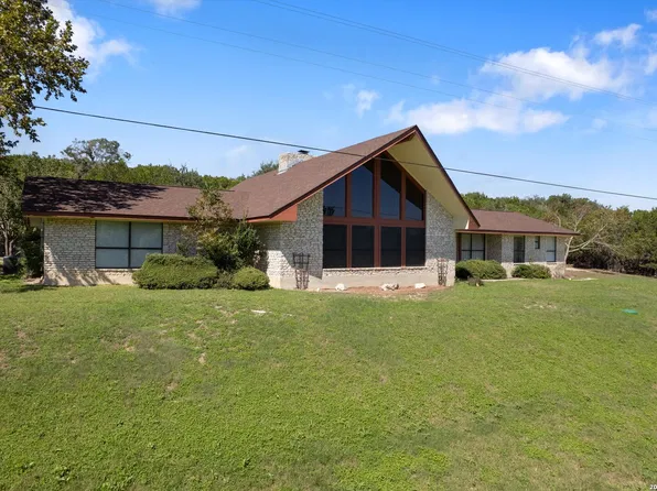 2044 MEDINA HWY, Kerrville, TX 78028
