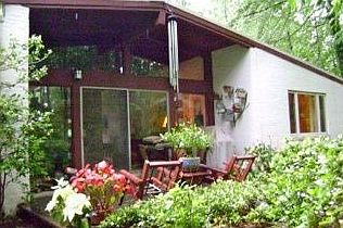 Tranquil setting for this very open contemporary