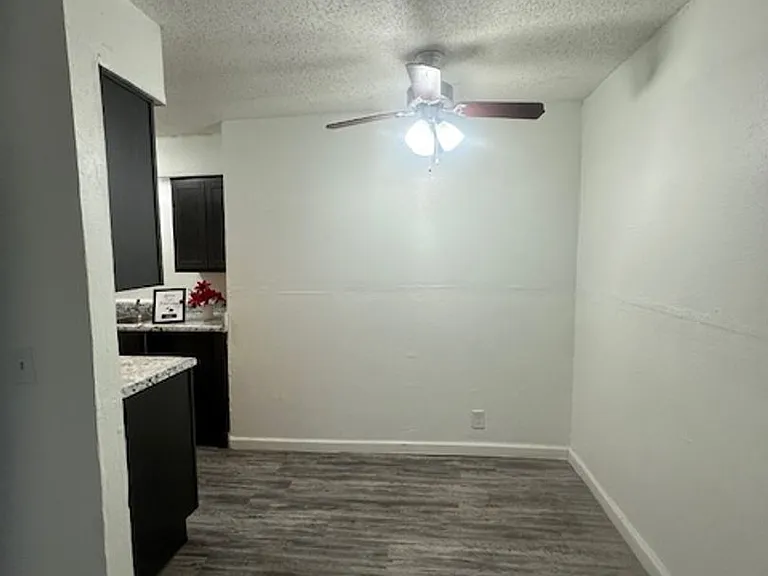 Las Brisas Apartments — Photo 14