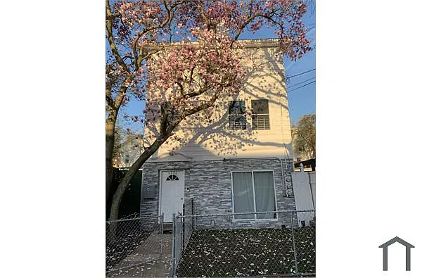Building Photo - 3135 Tiemann Ave #2