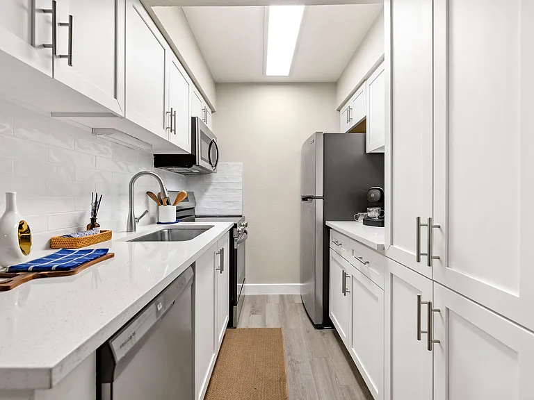 The Halston Apartments — Photo 1