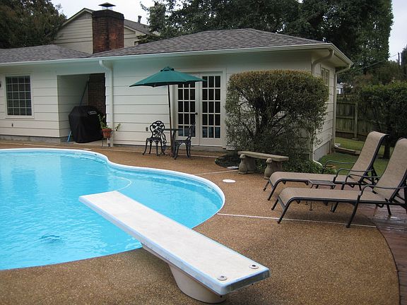 pool house/storage room