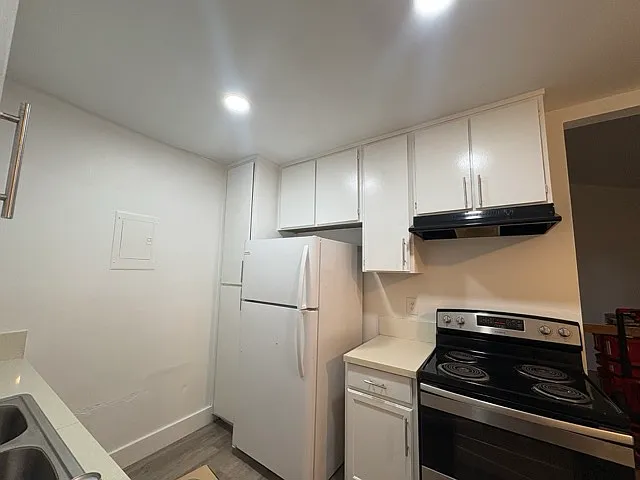 2 bed, 1.5 bath, 845 sqft, $2,400 — Photo 2