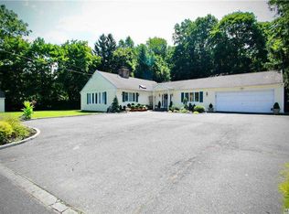 4 Tanyard Ln, Huntington, NY 11743
