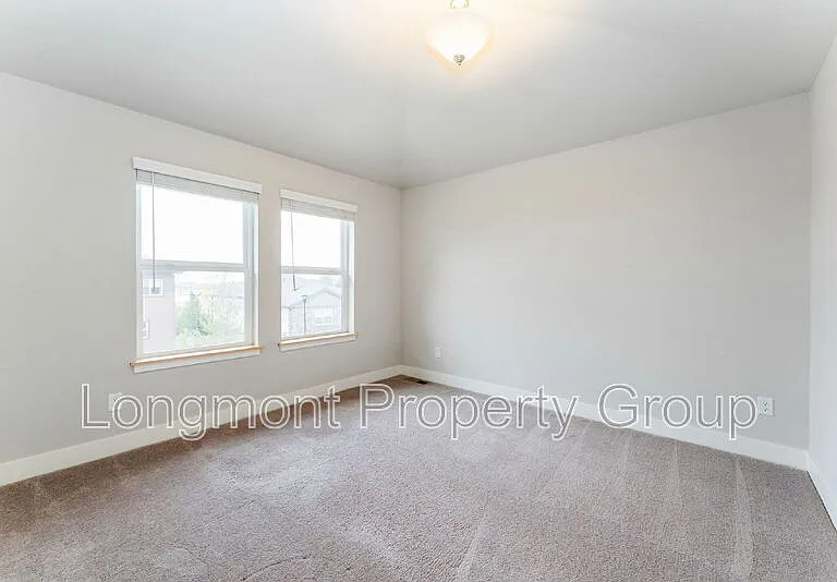 1303 S Oak Ct — Photo 9