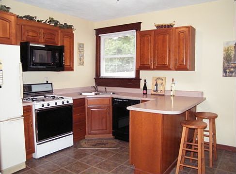 4th image of 8714 Windom Ave