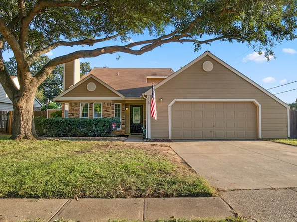 100 Cinnamon Ln, Euless, TX 76039