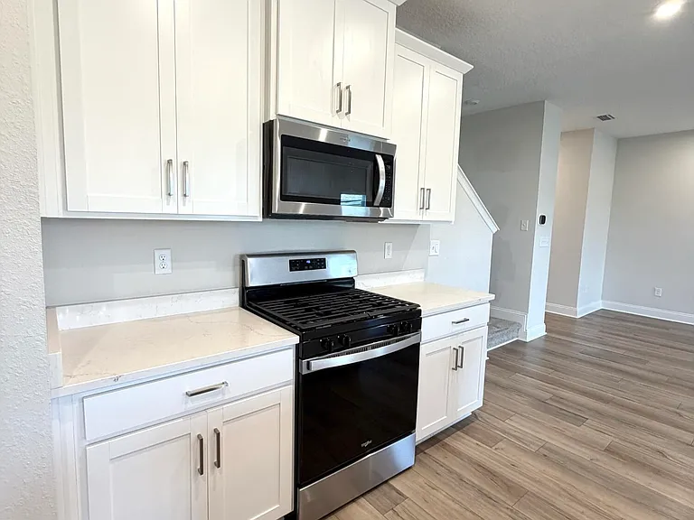 12959 Holsinger Blvd — Photo 14