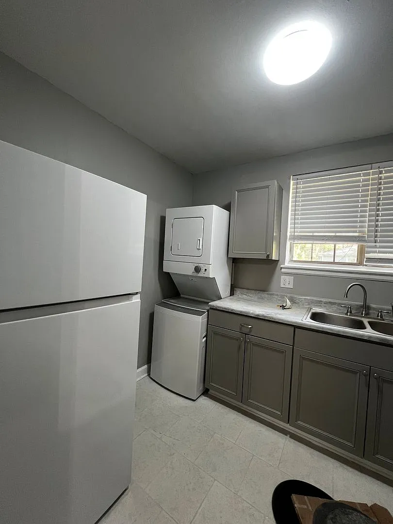 Stonerose Apartments, Bldg 100 — Photo 4