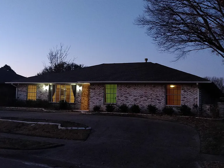 429 Sheffield Dr — Photo 2
