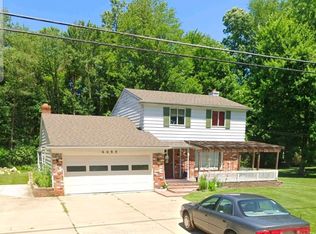 6099 Brookwood Dr, Burton, MI 48509