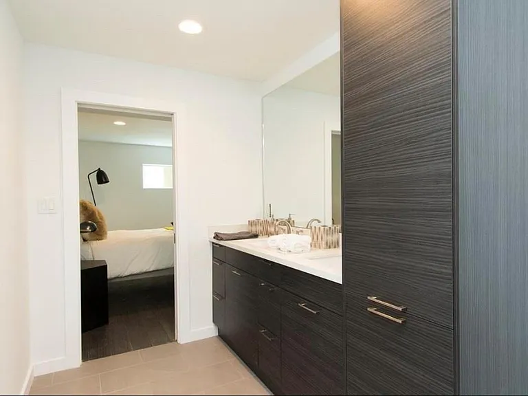 1410 Hyde Park Blvd #105 — Photo 6